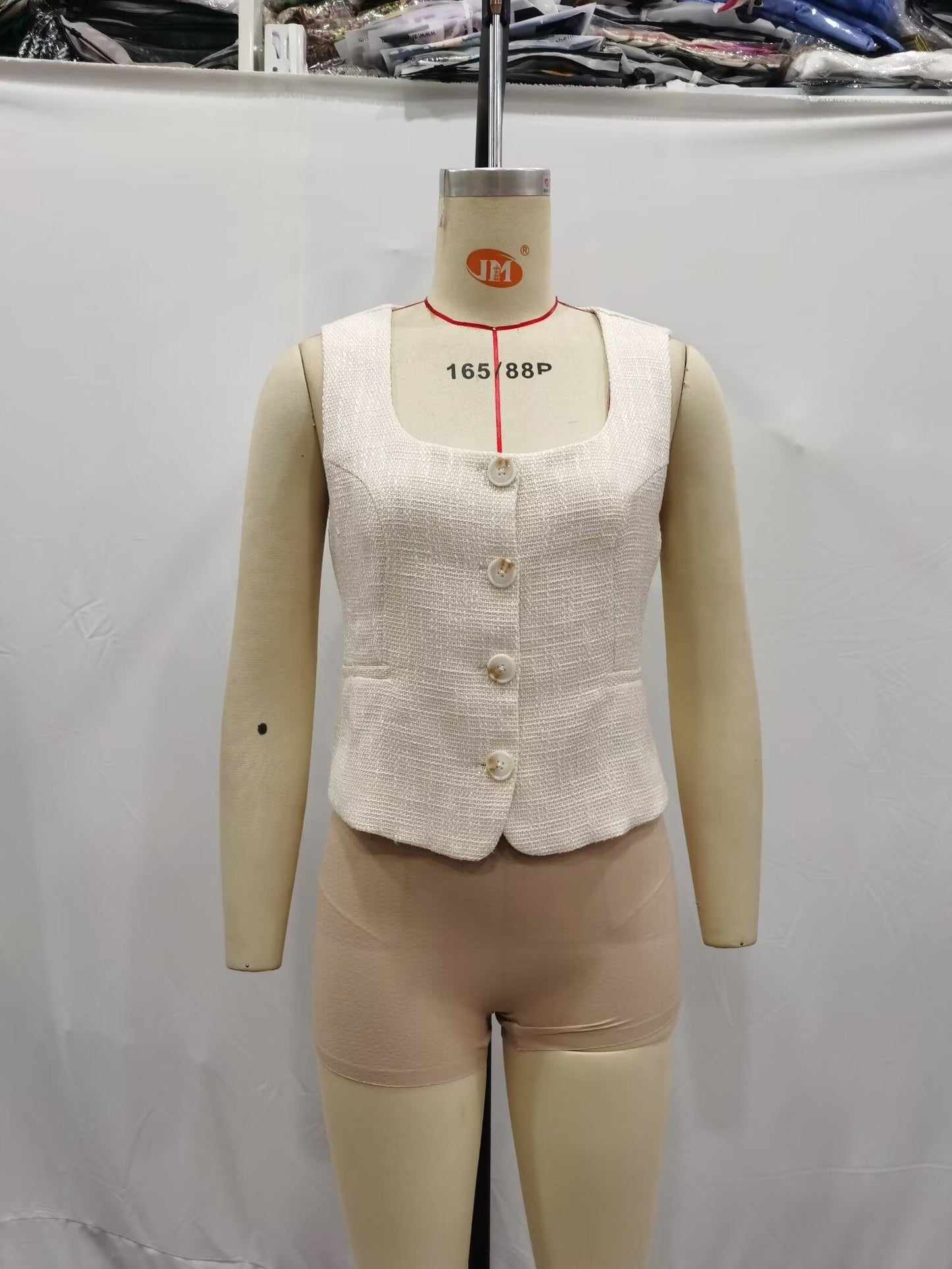 Well Tailored Top with a Graceful Silhouette