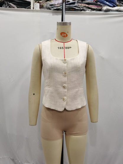 Well Tailored Top with a Graceful Silhouette