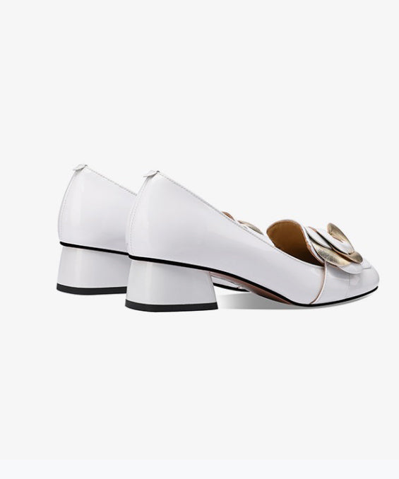 Well Tailored Garment with a Graceful Silhouette