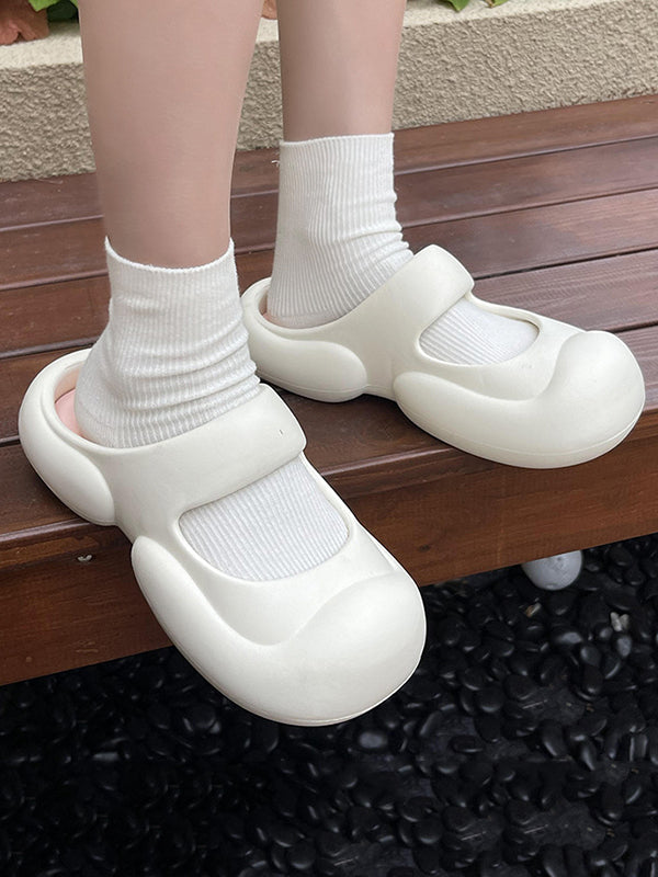 Effortlessly Elegant Sandals with a Timeless Design