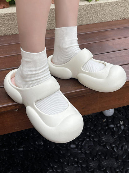 Effortlessly Elegant Sandals with a Timeless Design
