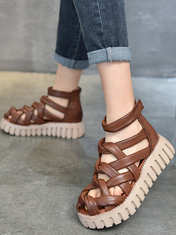 Effortlessly Elegant Sandals with a Timeless Design
