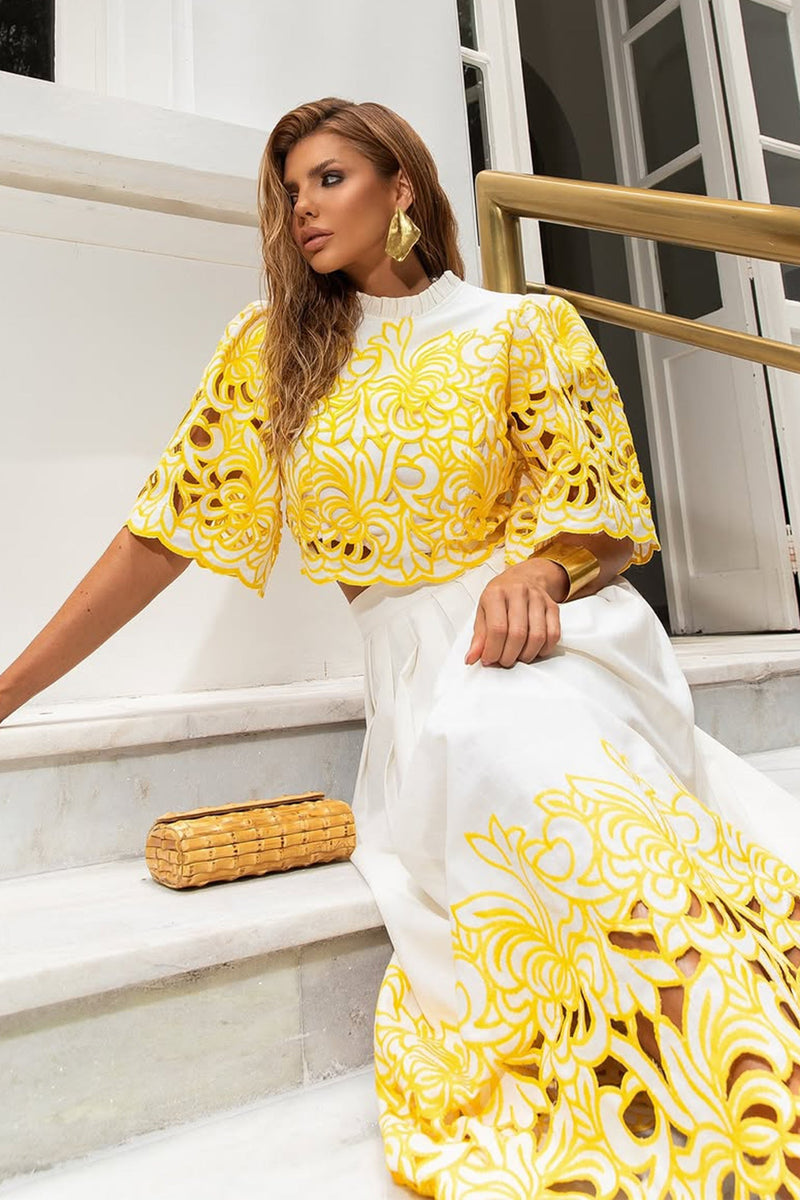 Effortlessly Elegant Garment with a Timeless Design