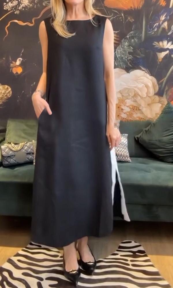 Beautifully Finished Dress in a Timeless Design