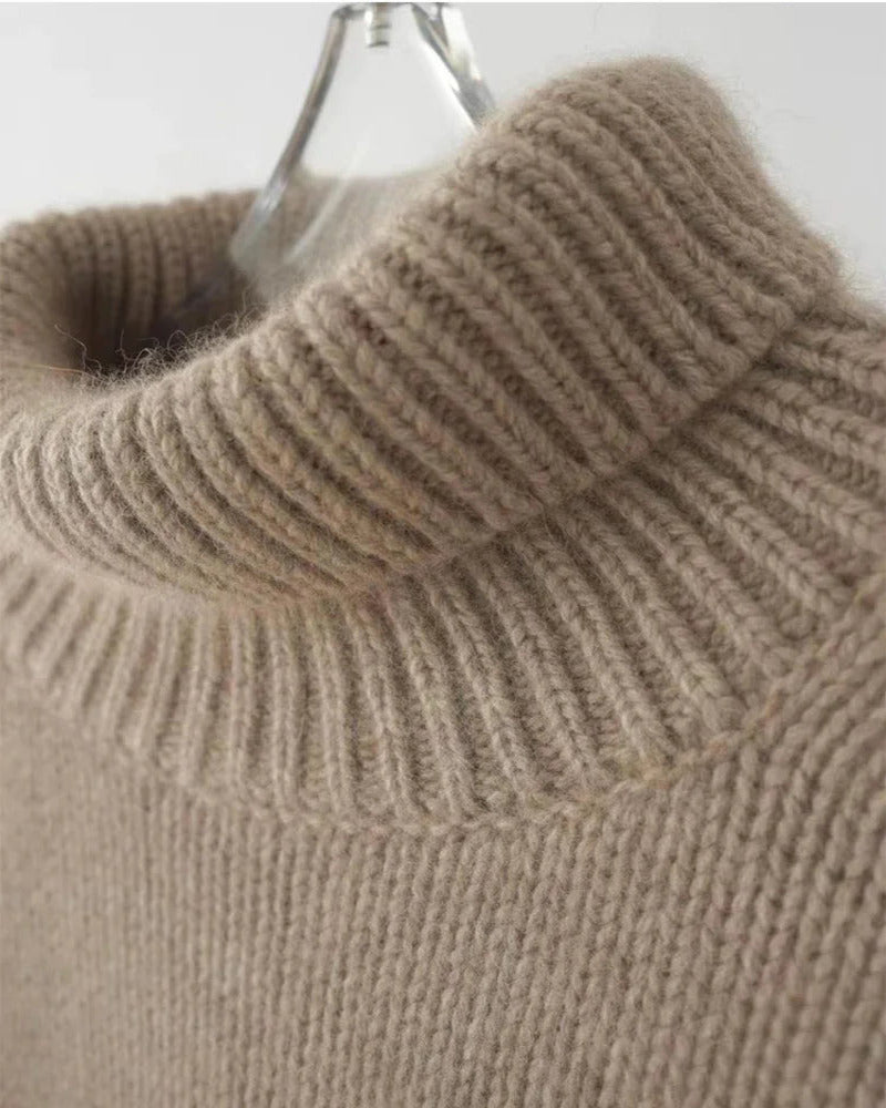Well Tailored Sweater with a Graceful Silhouette