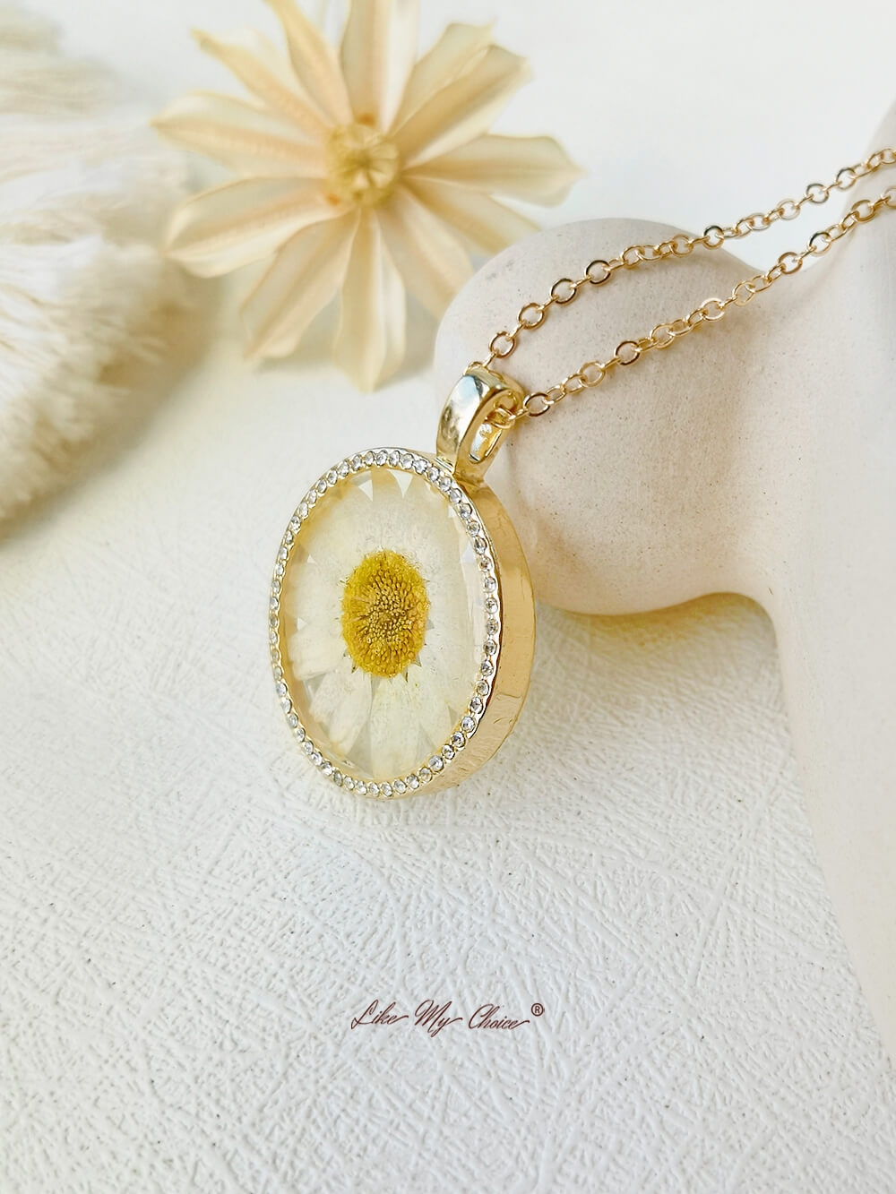 Beautifully Finished Garment in a Timeless Design