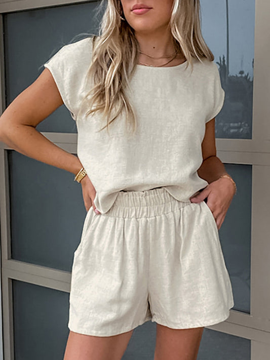 Well Tailored Top with a Graceful Silhouette