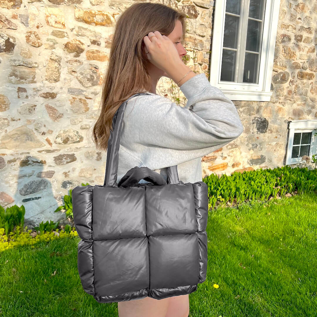 Well Tailored Bag with a Graceful Silhouette