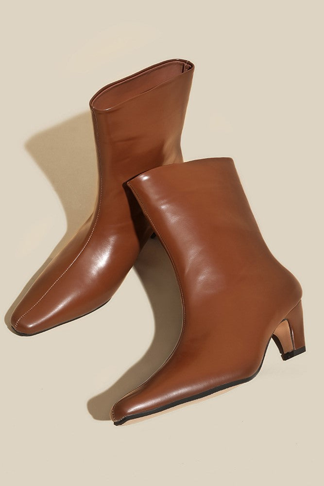 Elegantly Styled Boots for Everyday Wear