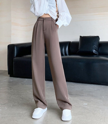A Vintage Style Trousers with Delicate Timeless Details