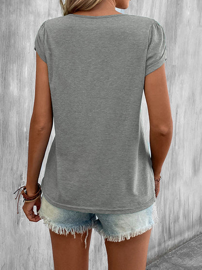 Effortlessly Elegant T-Shirt with a Timeless Design