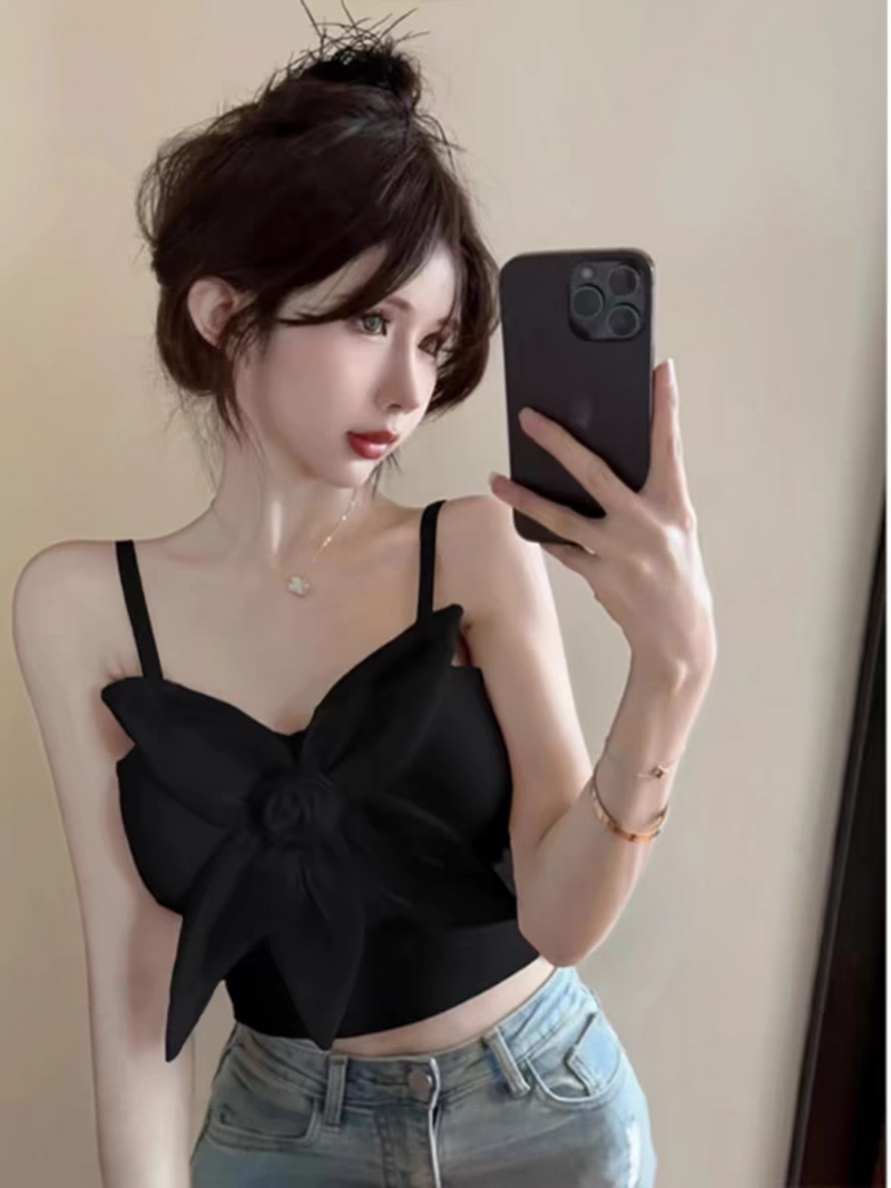 Well Tailored Top with a Graceful Silhouette