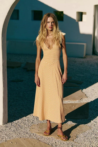 Effortlessly Elegant Dress with a Timeless Design