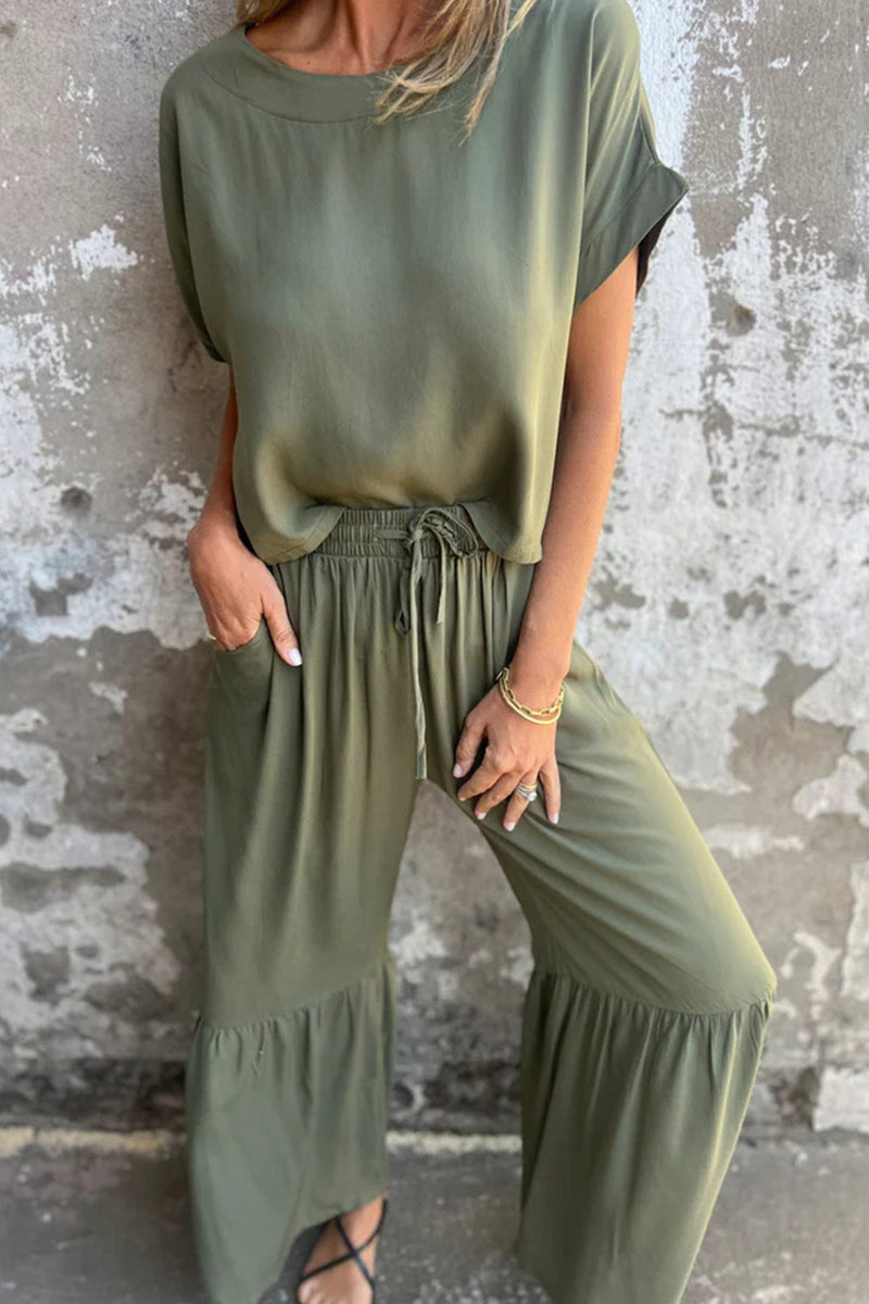 Effortlessly Elegant Pants with a Timeless Design