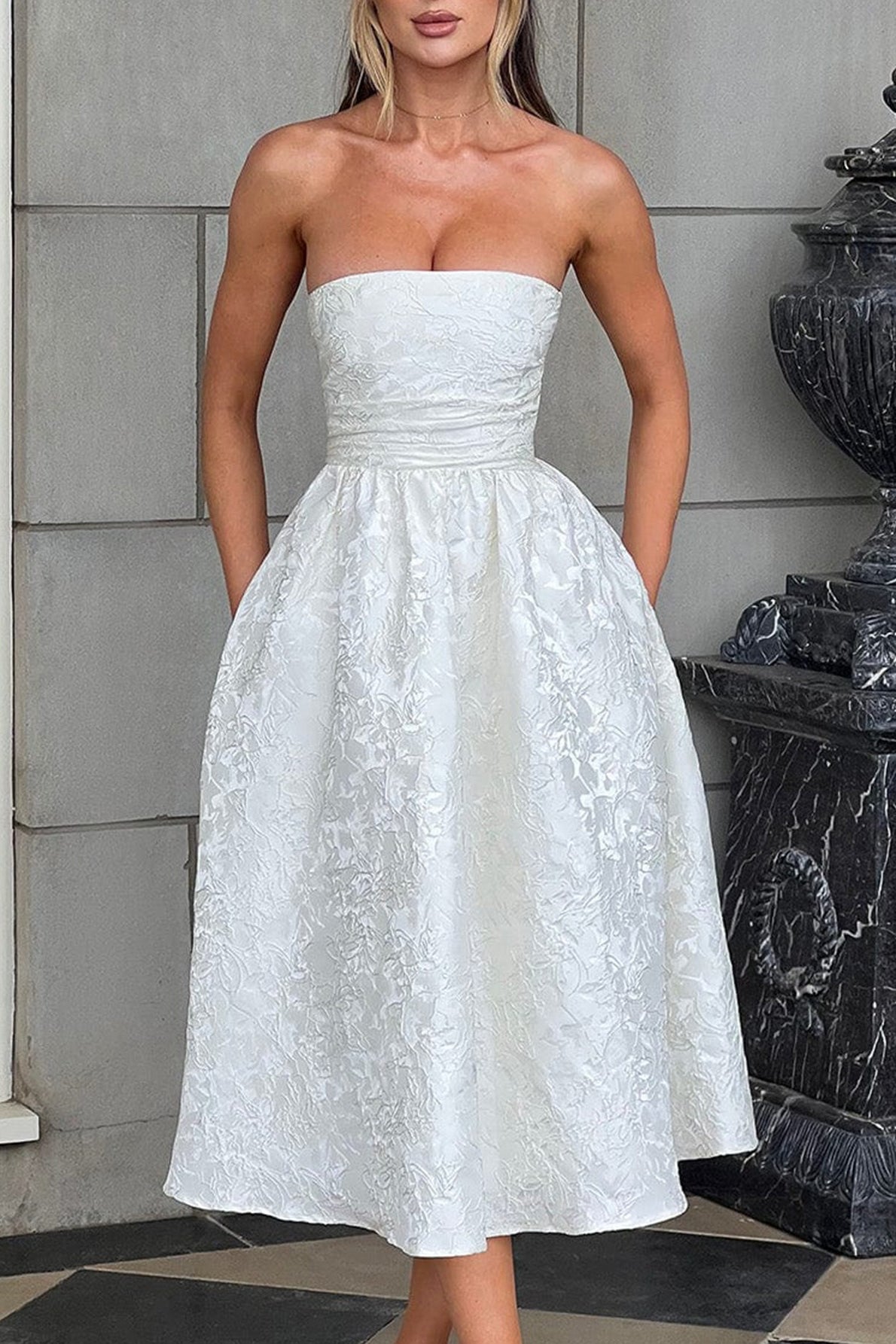 Well Tailored Dress with a Graceful Silhouette