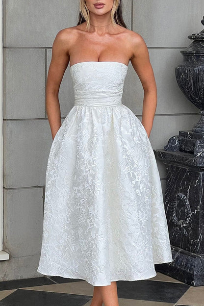 Well Tailored Dress with a Graceful Silhouette