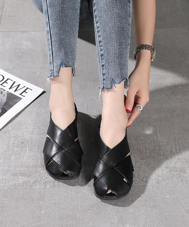 Well Tailored Sandals with a Graceful Silhouette