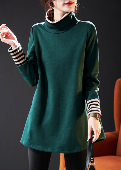 Classic Vintage Pullover with a Flattering Fit
