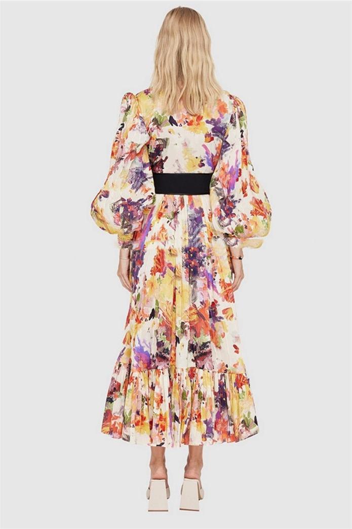 Beautifully Finished Dress in a Timeless Design
