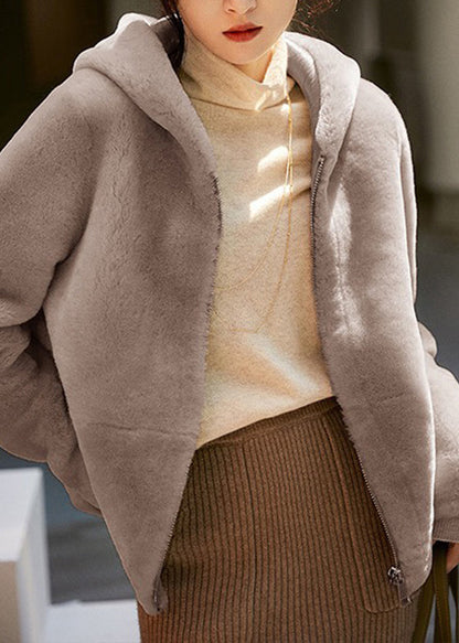 Well Tailored Coat with a Graceful Silhouette