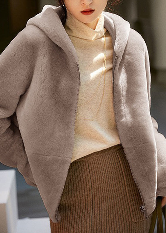 Well Tailored Coat with a Graceful Silhouette