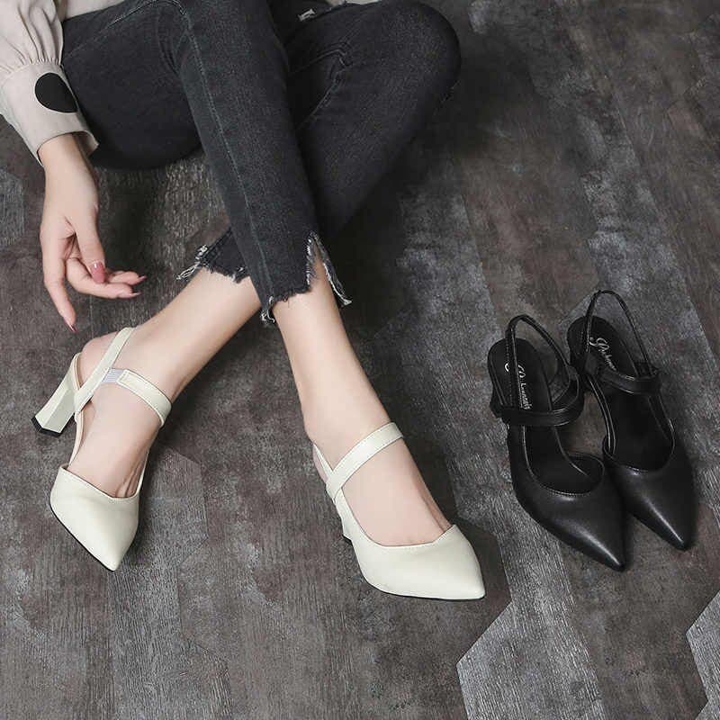 Effortlessly Elegant Heels with a Timeless Design