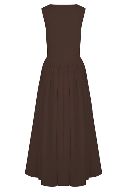 Well Tailored Dress with a Graceful Silhouette