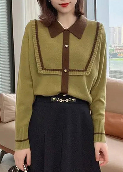 Effortlessly Elegant Top with a Timeless Design