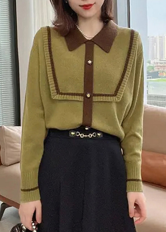 Effortlessly Elegant Top with a Timeless Design
