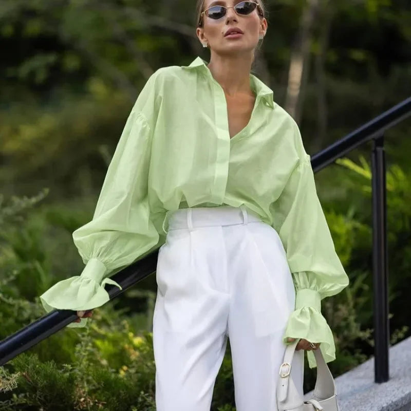 Effortlessly Elegant Blouse with a Timeless Design