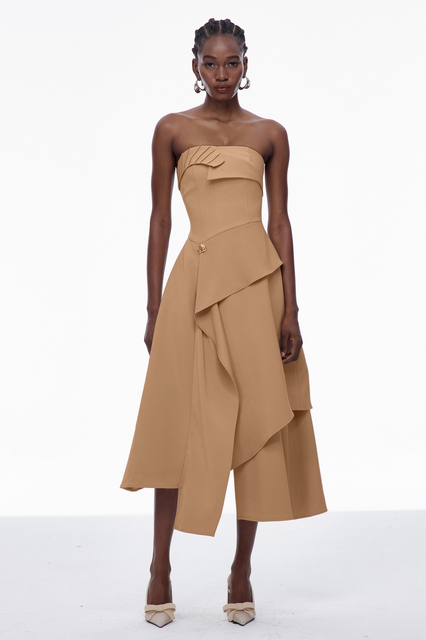 Well Tailored Dress with a Graceful Silhouette
