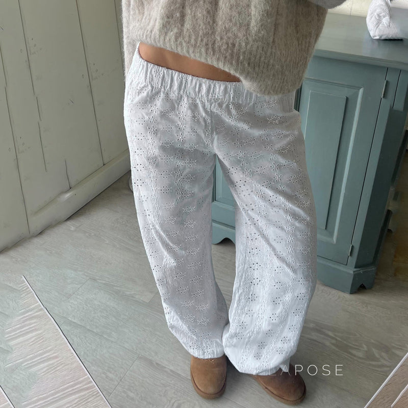 Well Tailored Pants with a Graceful Silhouette