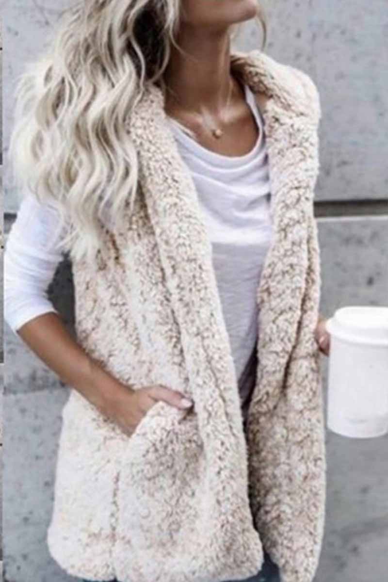Beautifully Finished Coat in a Timeless Design