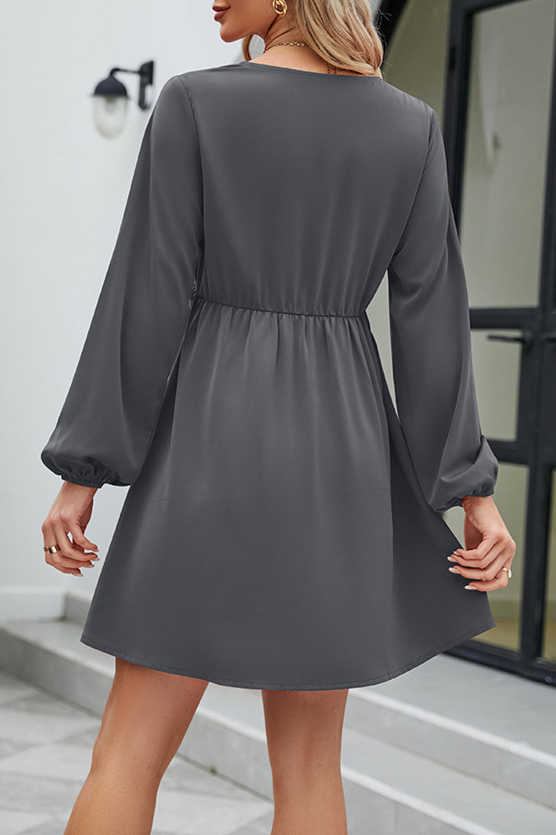 Beautifully Finished Dress in a Timeless Design