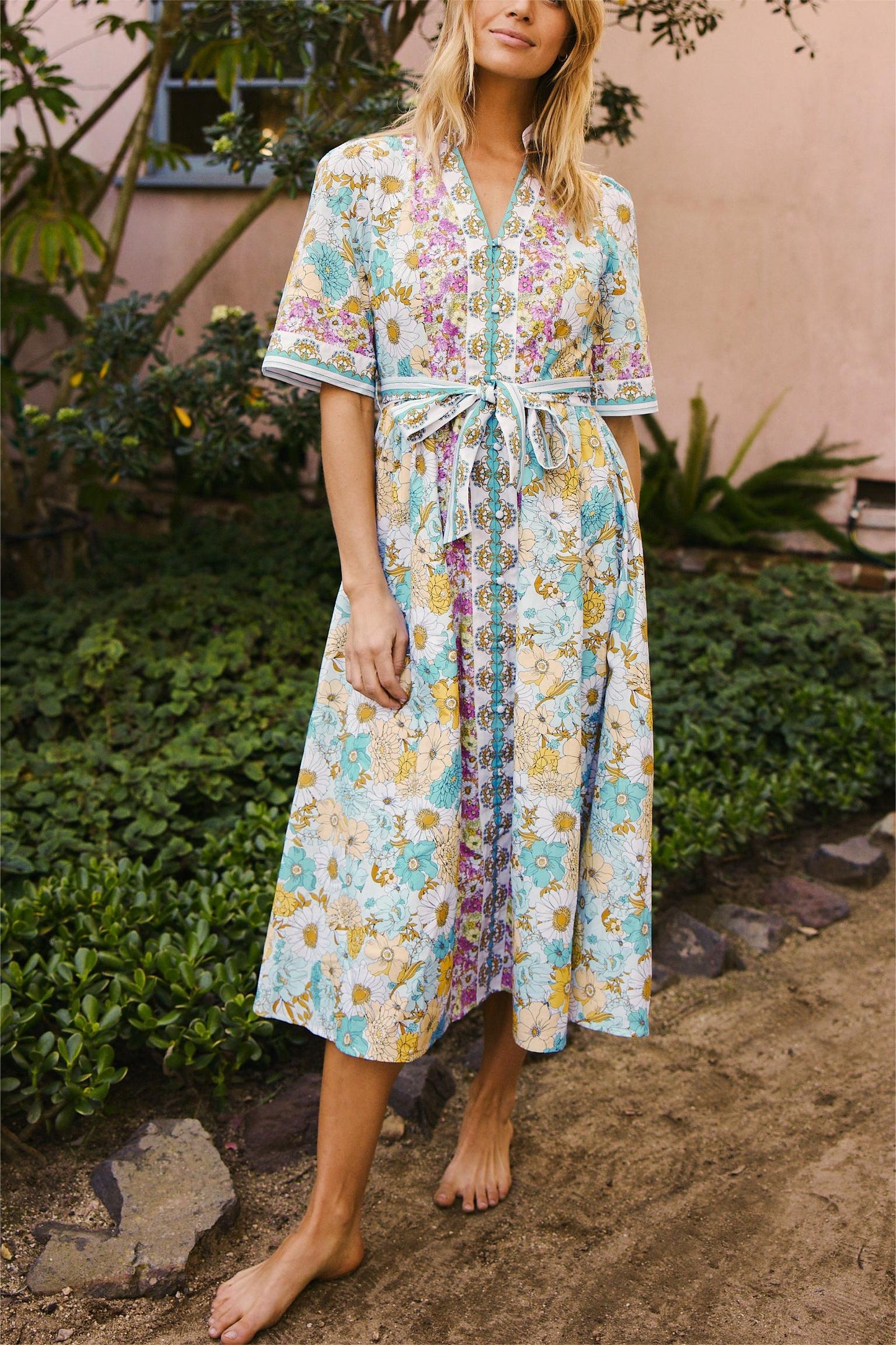 Gracefully Styled Dress for Any Occasion