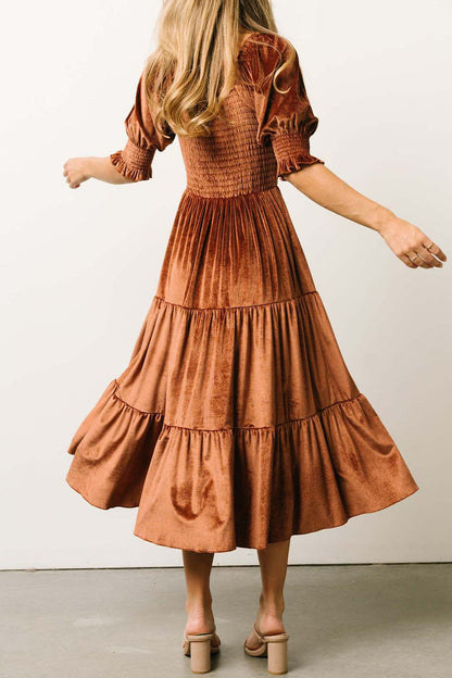 Well Tailored Dress with a Graceful Silhouette