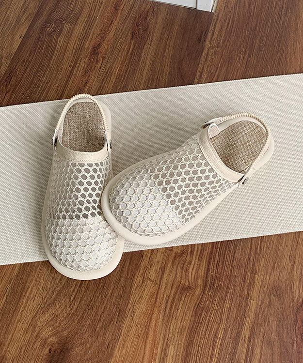 Well Tailored Sandals with a Graceful Silhouette
