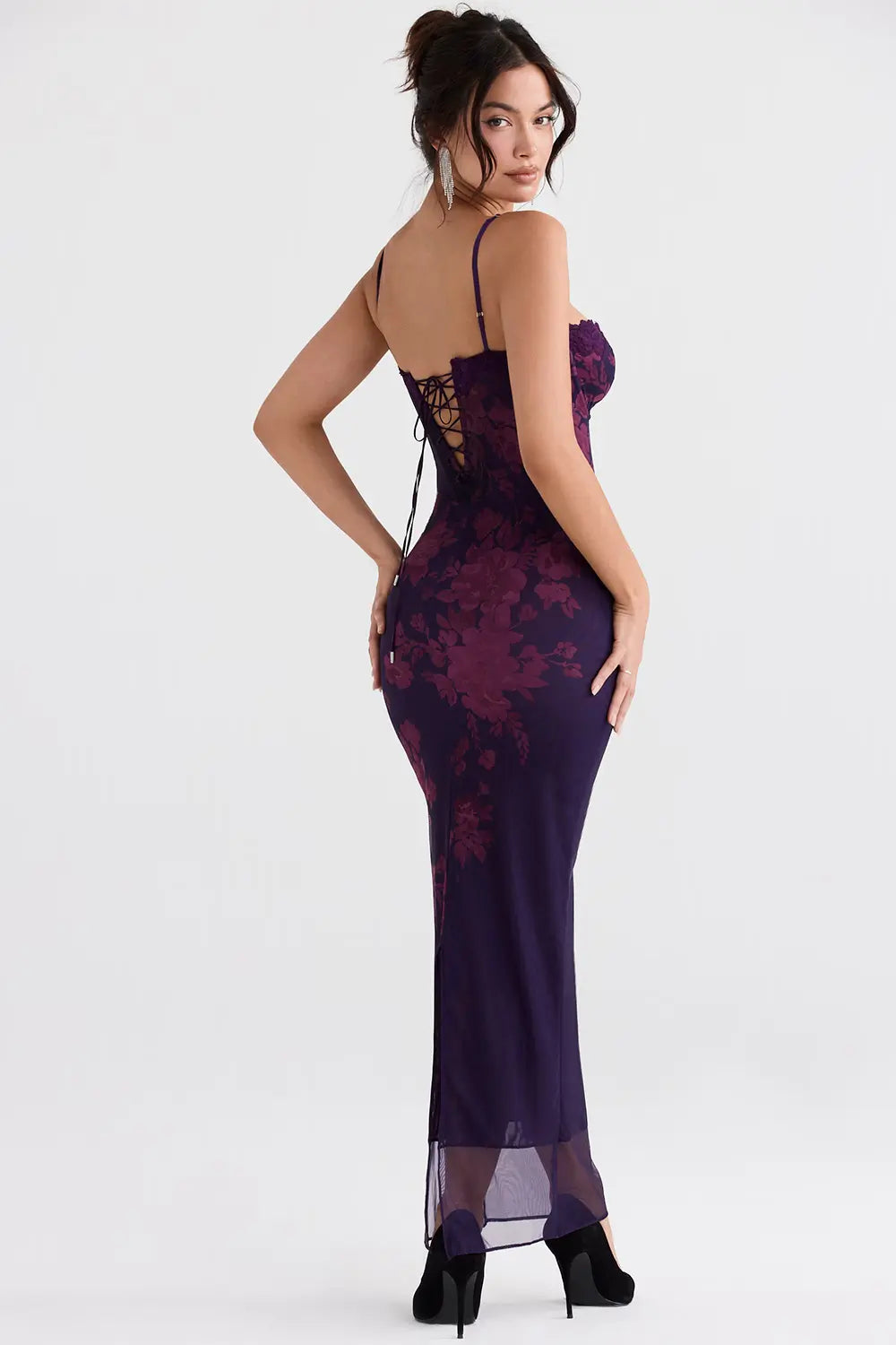 Well Tailored Garment with a Graceful Silhouette