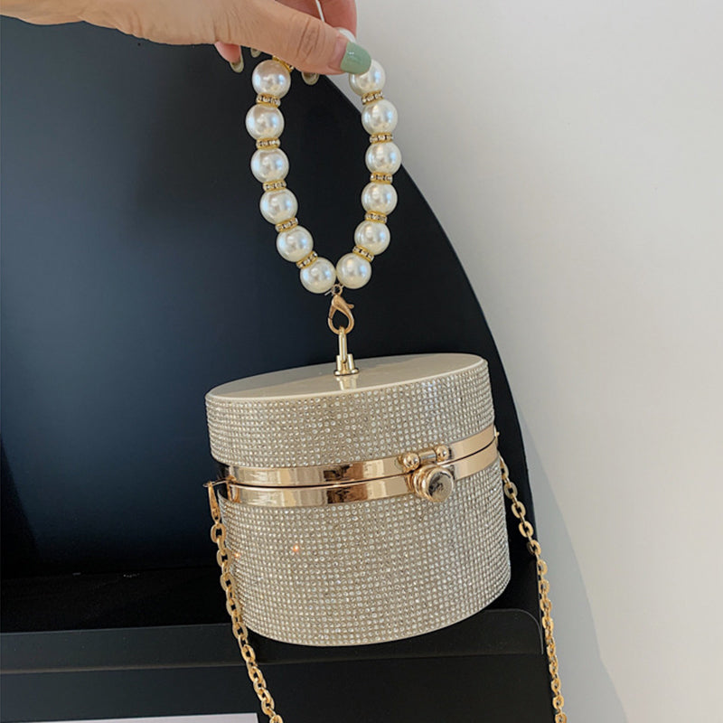 Well Tailored Bag with a Graceful Silhouette