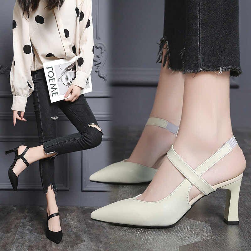 Effortlessly Elegant Heels with a Timeless Design