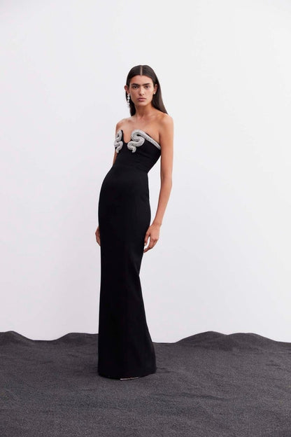 Well Tailored Dress with a Graceful Silhouette
