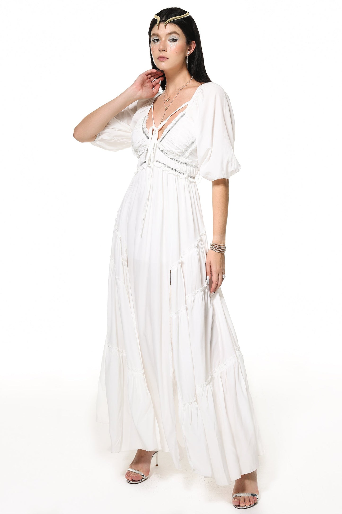 Effortlessly Elegant Dress with a Timeless Design