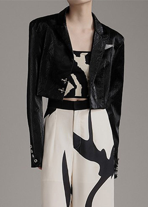 Well Tailored Coat with a Graceful Silhouette