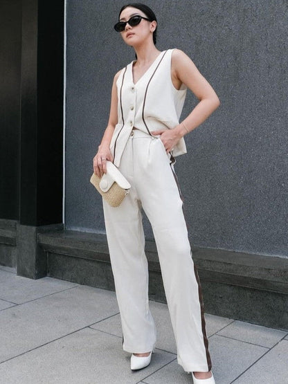 Effortlessly Elegant Pants with a Timeless Design