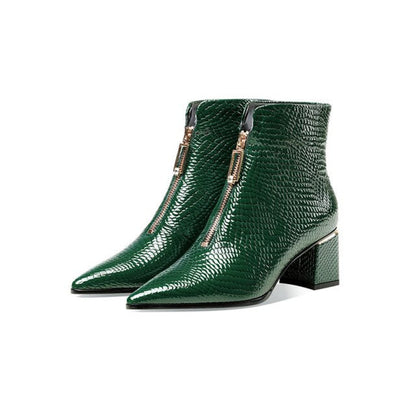 Effortlessly Elegant Boots with a Timeless Design