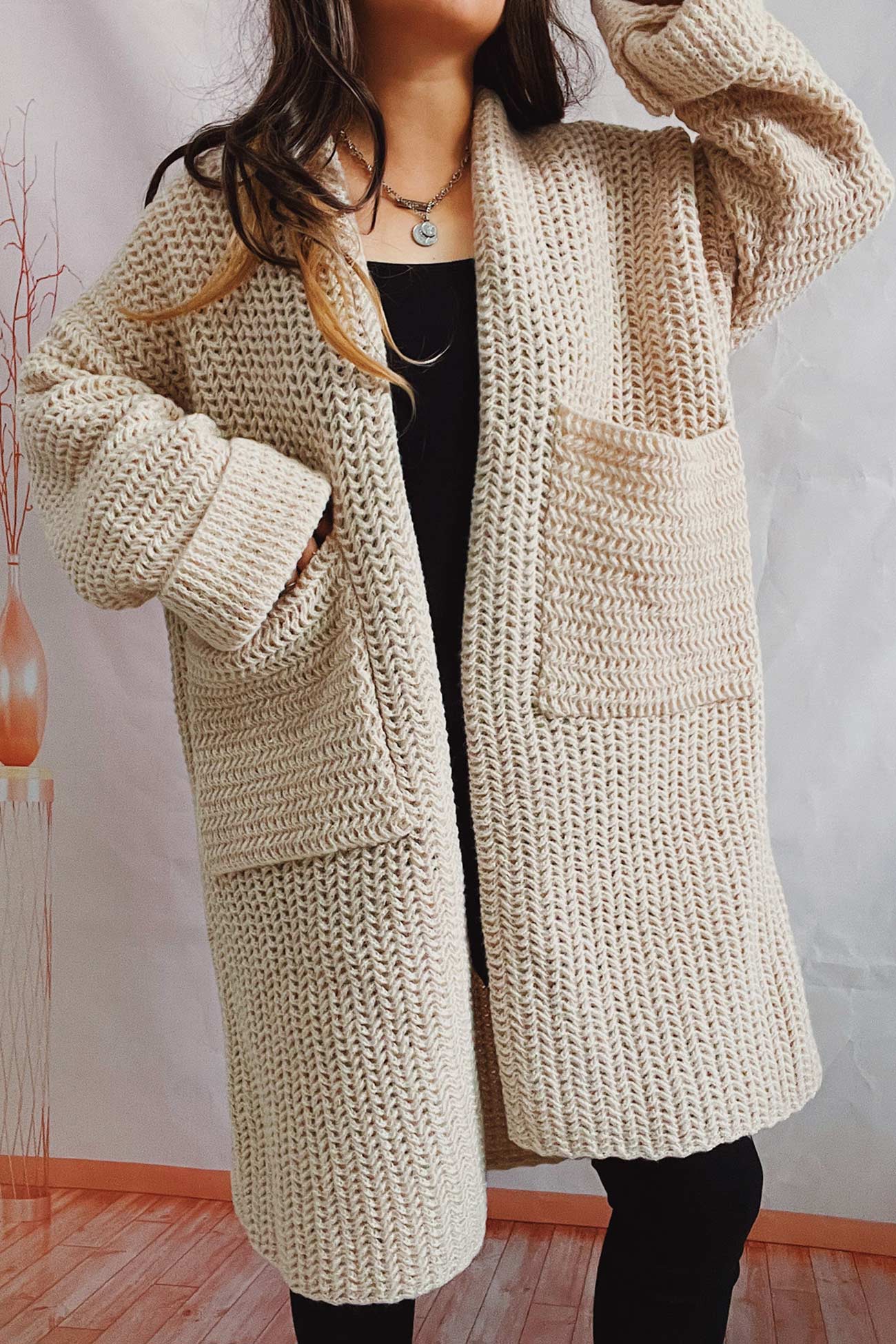 Well Tailored Cardigan with a Graceful Silhouette