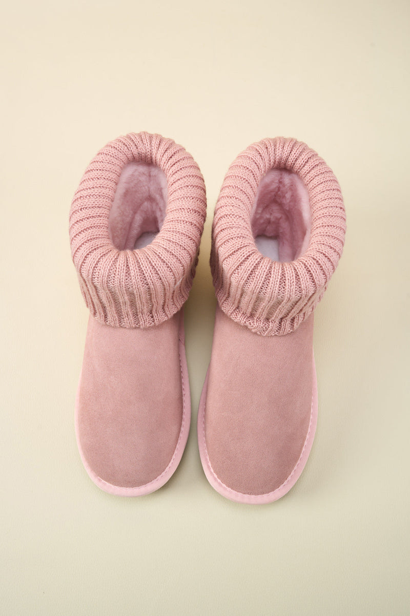 Effortlessly Elegant Boots with a Timeless Design