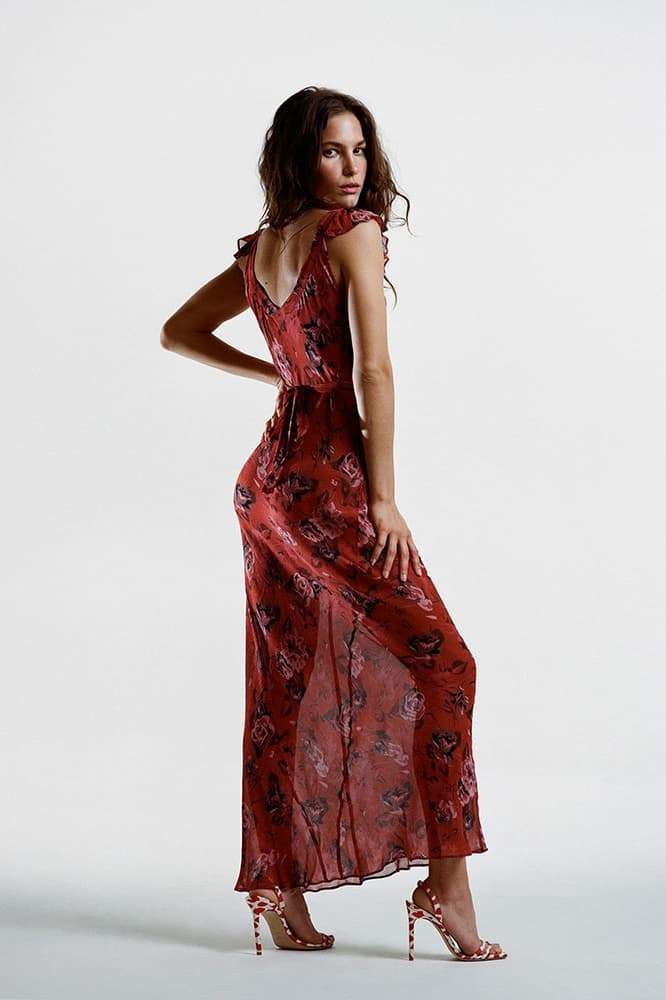 Effortlessly Elegant Dress with a Timeless Design