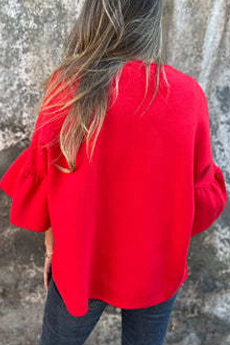 Effortlessly Elegant Garment with a Timeless Design