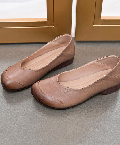 Effortlessly Elegant Shoes with a Timeless Design